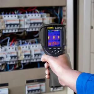 AEMC 1954 [2121.41] Thermal Imaging IR Camera, 9 Hz, -4°F to 482°F (-20°C to 250°C)