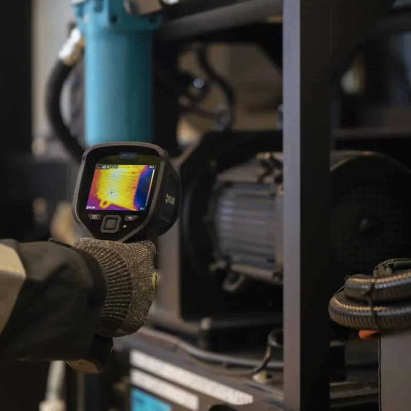 FLIR E8 Pro-NIST [13303-0302-NIST] Infrared Camera with NIST Calibration, Ignite Cloud and Fixed Focus, 320 x 240, -20°C to 550°C (-4°F to 1022°F), 9Hz