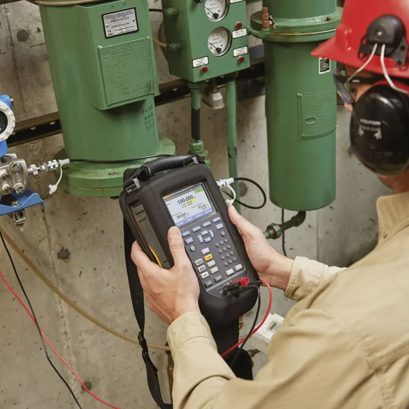 Fluke 729  Automatic Pressure Calibrator (6 Models In This Product Family)