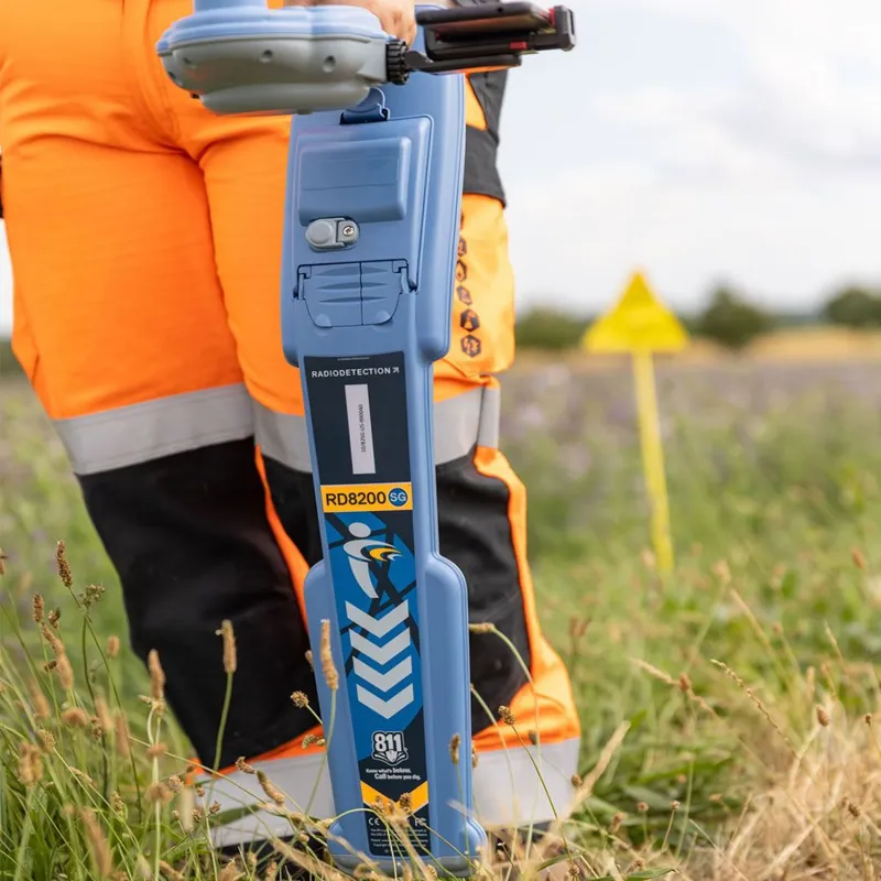 SPX Radiodetection RD8200SG Alat Pendeteksi Kabel dan Pipa Multifungsi Presisi dengan Akurasi Tingkat Survei